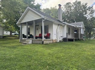 513 E Saint Clair St, Almont, MI