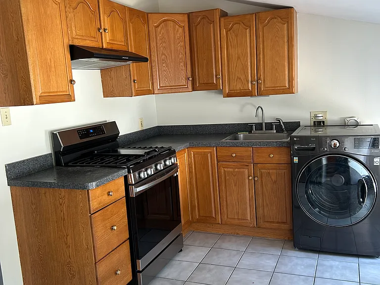 112 Arlington St #2 — Photo 7