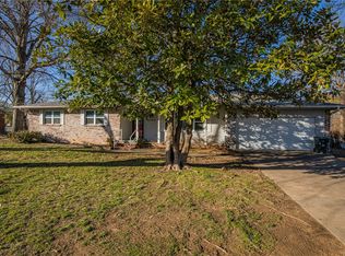 1434 E Rolling Hills Dr, Fayetteville, AR 72703