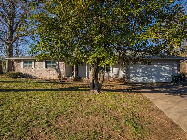 1434 E Rolling Hills Dr, Fayetteville, AR 72703