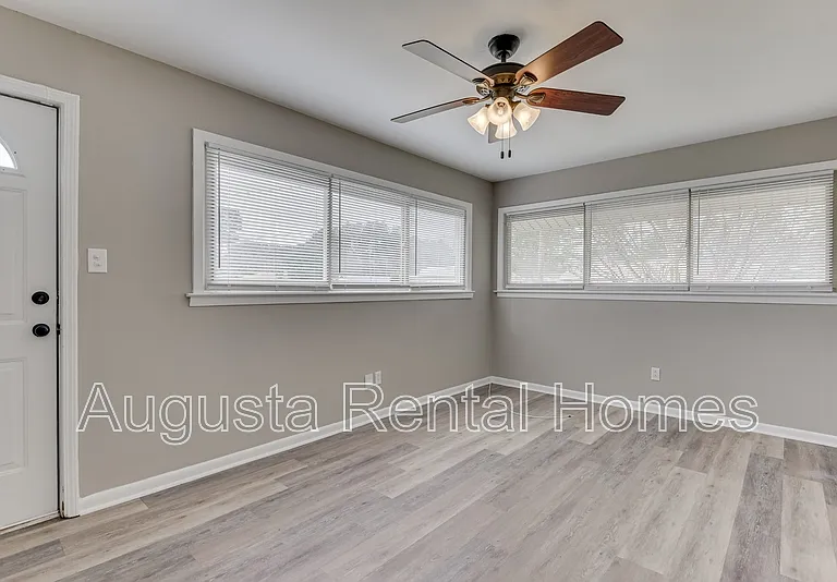 3330 Young Forest Dr — Photo 15