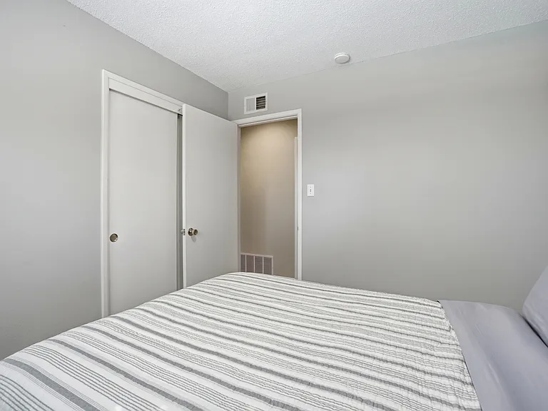 4657 Brenda Cir — Photo 32