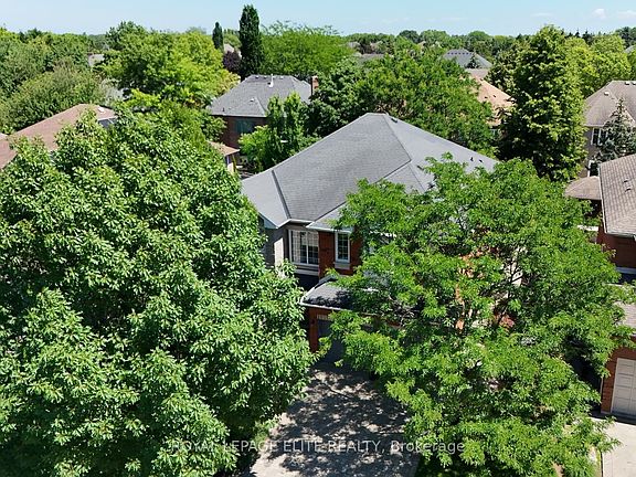 3rd image of 1019 Skyvalley Cres