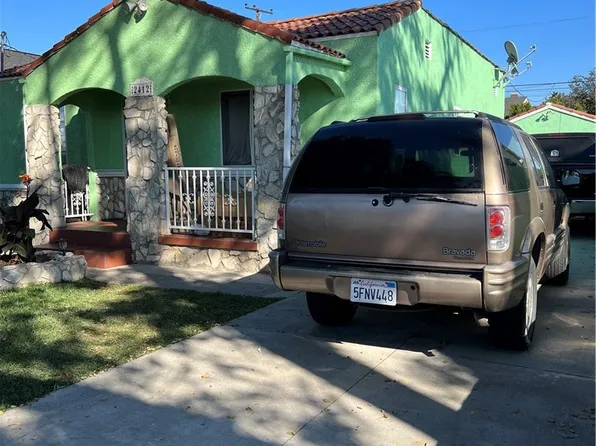 2412 Baltic Ave, Long Beach, CA 90810