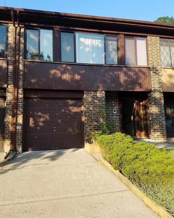 1st image of 327 Hillbrook Dr