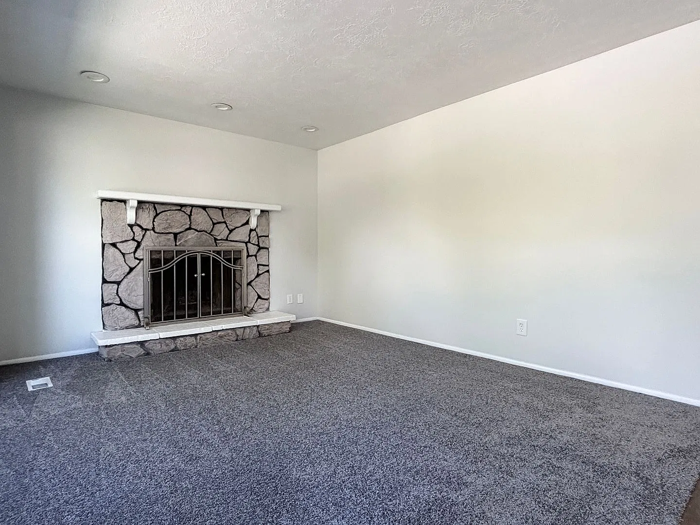 Spacious & Updated Rambler Ready for Move In! — Photo 2