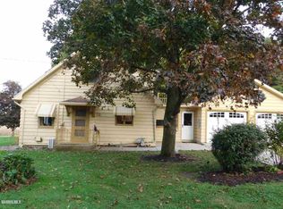 15 S Lafayette St, Freeport, IL 61032