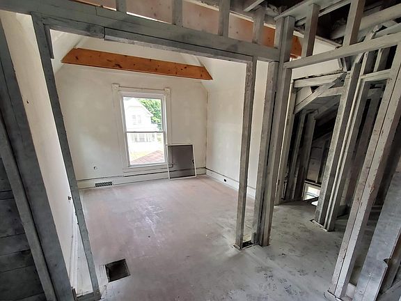 5th image of 948 Bates St SE