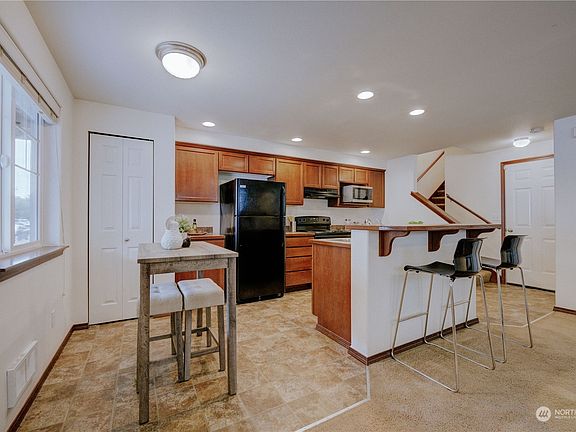 4th image of 4840 148th Street NE