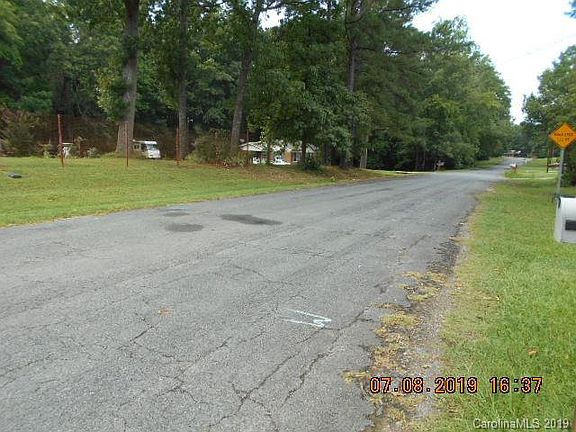 5th image of 401 Woodberry Dr