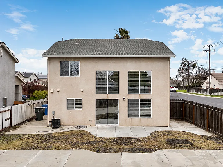 490 Victory Ave — Photo 4
