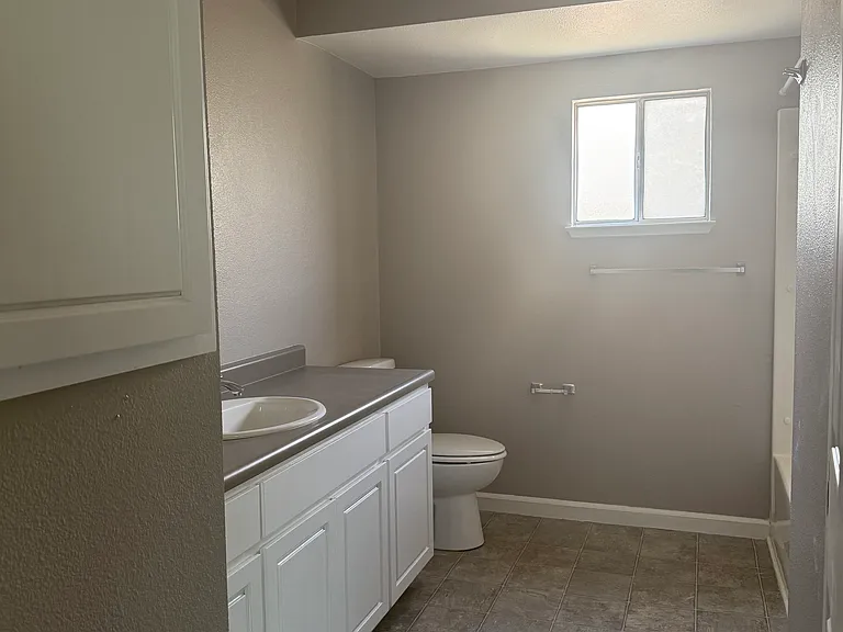 560 W Emerson Ave — Photo 17
