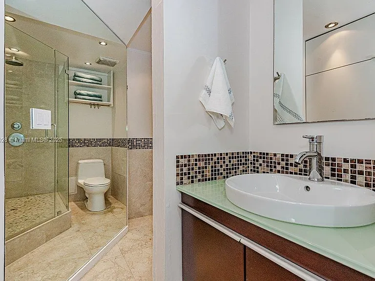 2301 Collins Ave #705 — Photo 21
