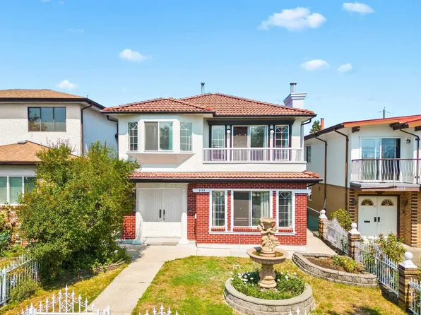 3153 Parker St, Vancouver, BC V5K 2V4