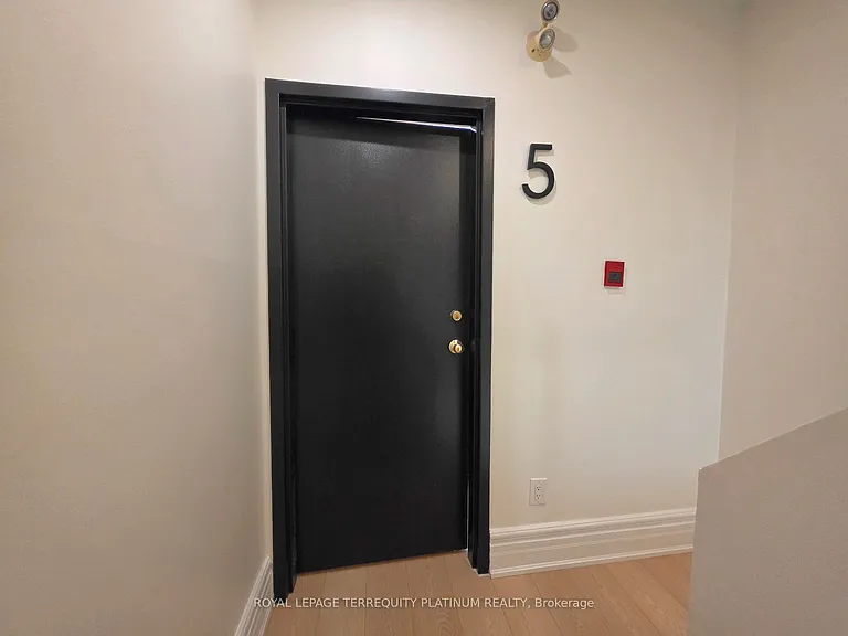 11 Beaconsfield Ave — Photo 6
