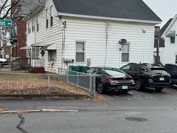 89 Mammoth Rd, Lowell, MA 01854