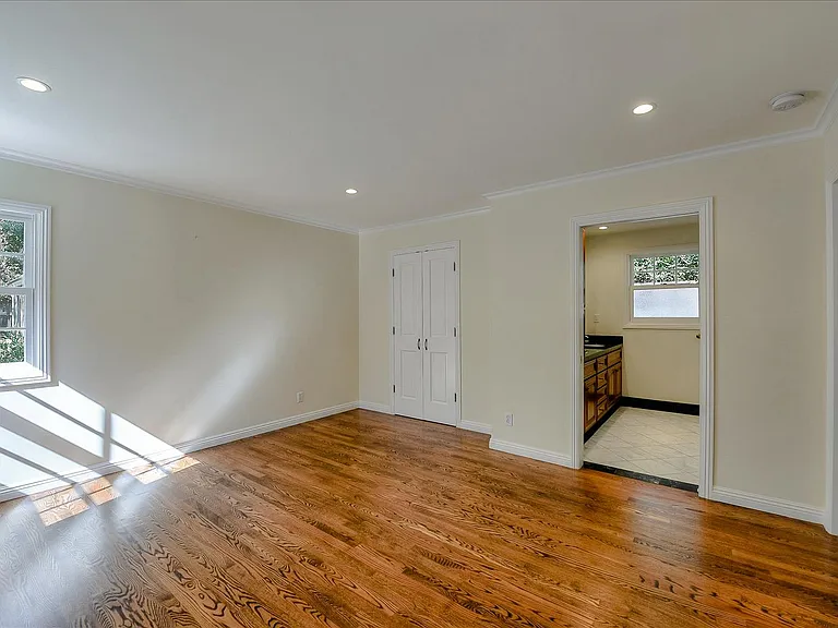 135 Wilder Ave — Photo 35