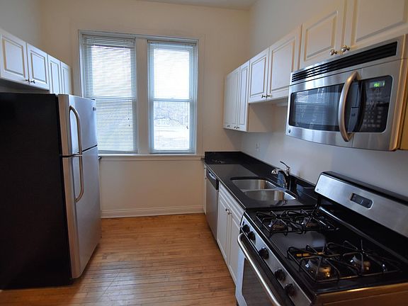 3rd image of 2550 N Burling St APT 3N