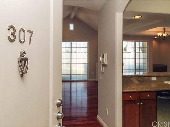 2nd image of 10740 Moorpark St APT 307
