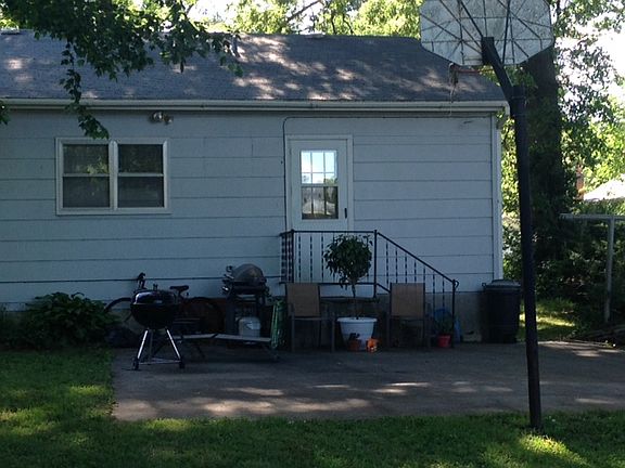 4th image of 326 N College St