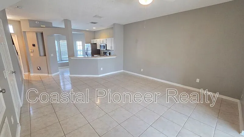 3 bed, 2.5 bath, 1192 sqft, $2,000 — Photo 3