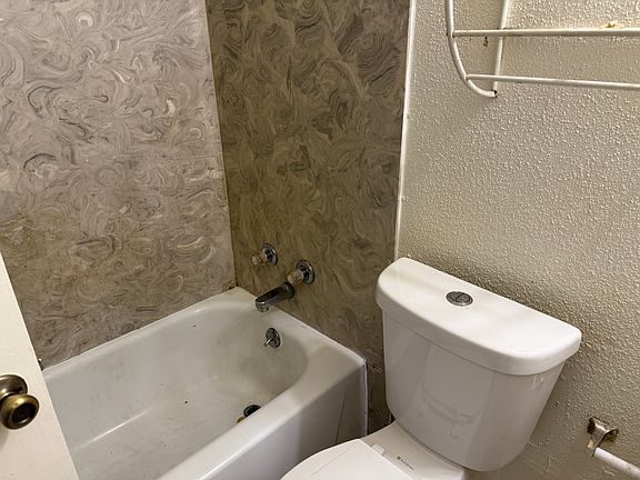 4th image of 325 District Dr