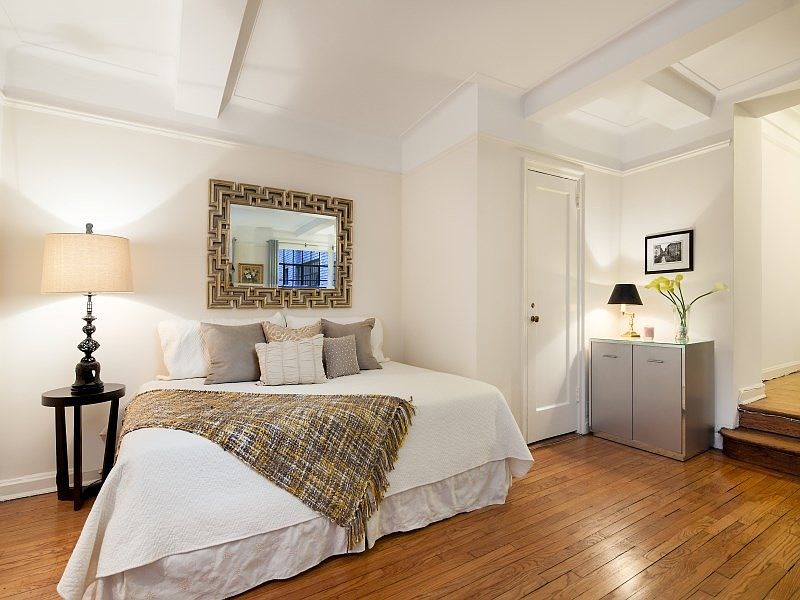 2nd image of 1012 Park Ave