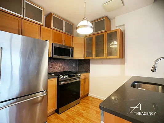 Rented by The Agency | media 9