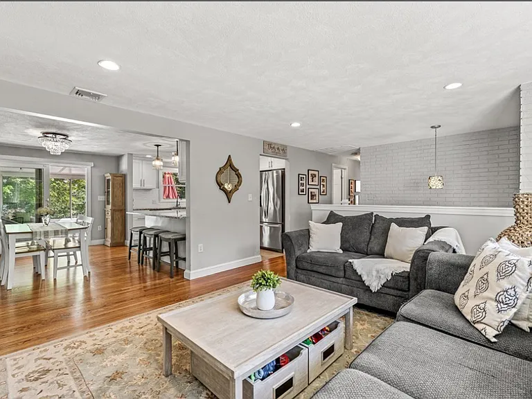 12 Jeremiah Cir — Photo 2