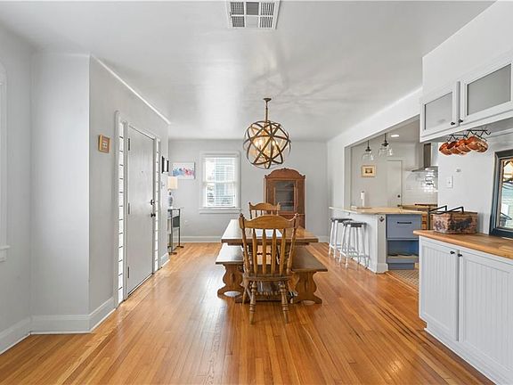 4th image of 328 Alix St