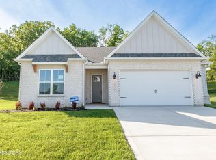 235 Clover Cir, Lenoir City, TN 37772
