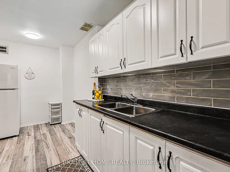 980 Gulf Pl #207 — Photo 16
