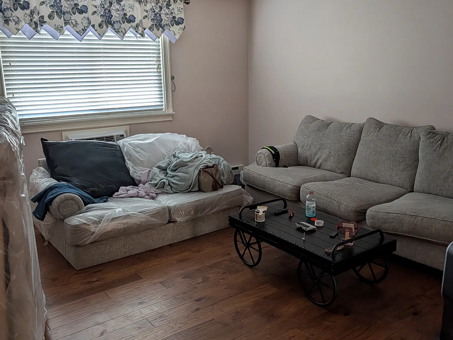 2 bed, 1.5 bath, 975 sqft, $2,000 — Photo 1
