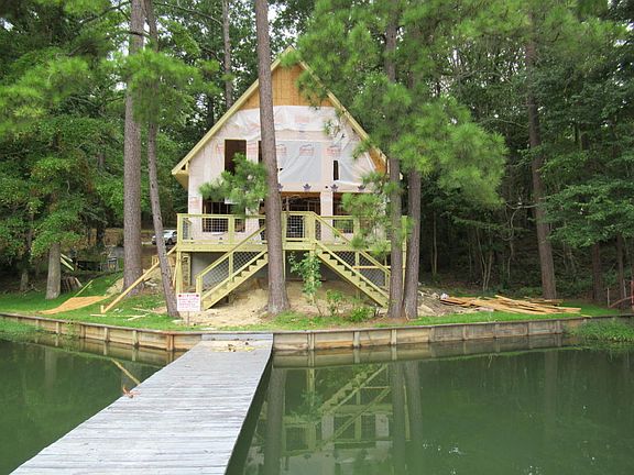 3rd image of 83 Carrie Marie Dr