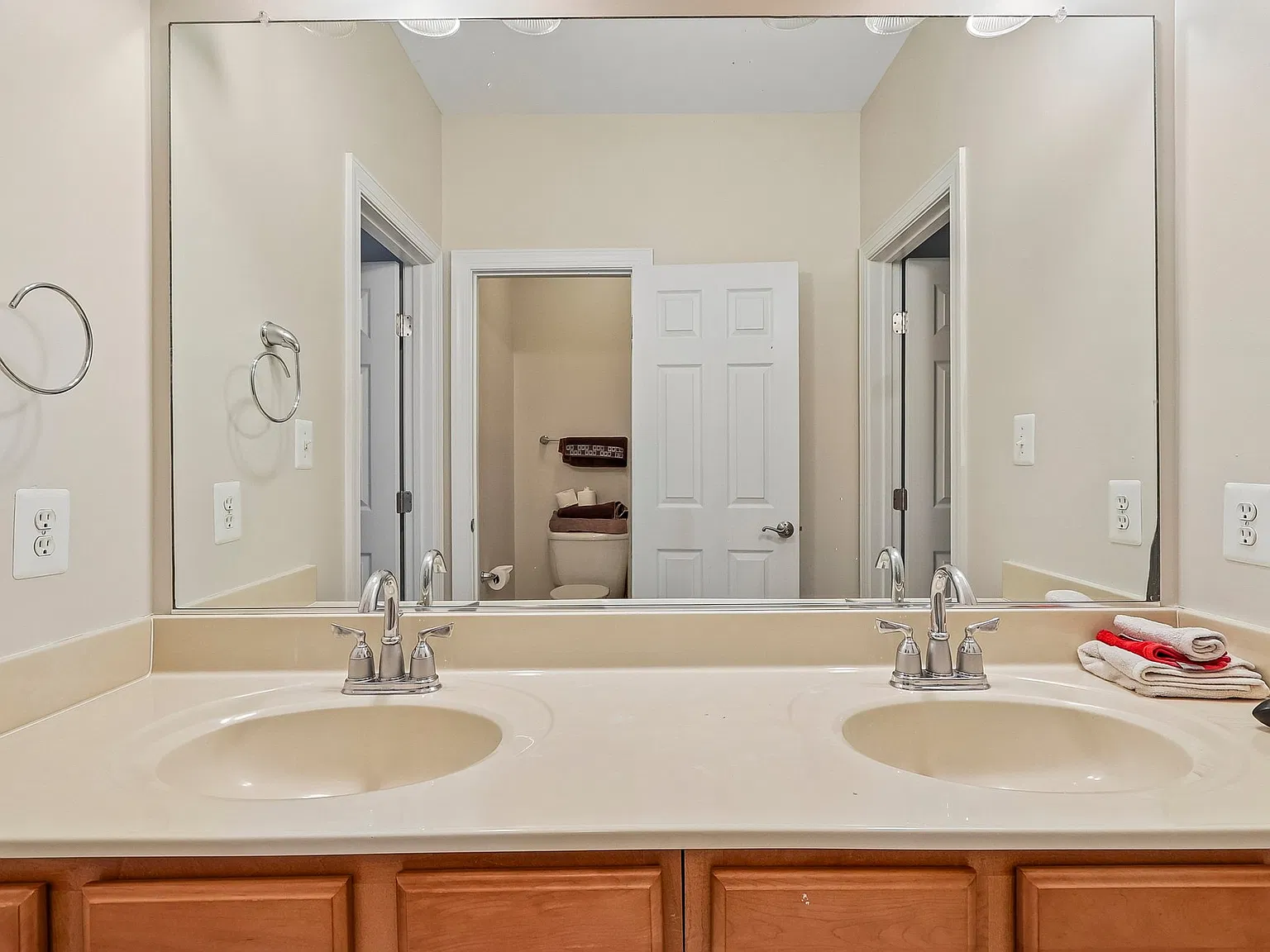6 bed, 8649 sqft, $10,000 — Photo 2