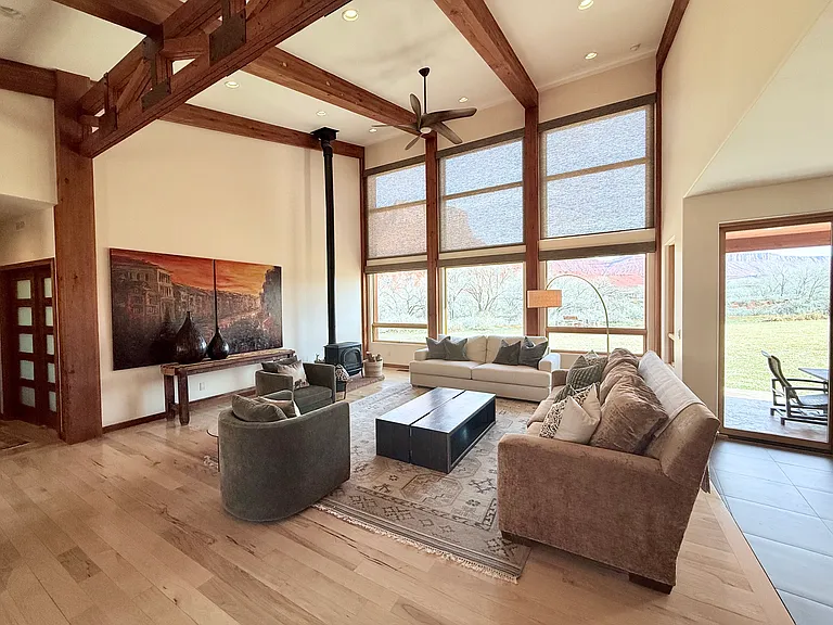 425 E Amber Ln — Photo 6