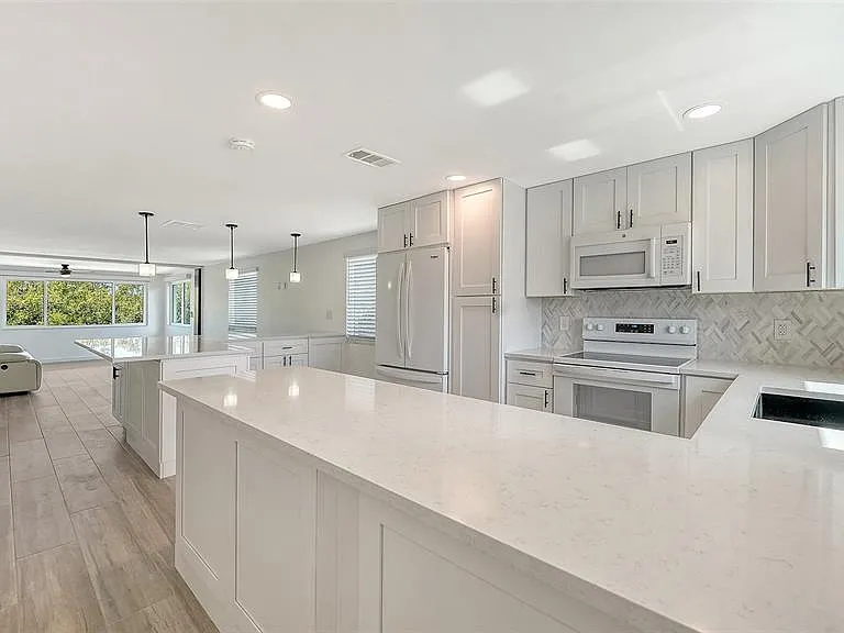 909 Spanish Dr N — Photo 21