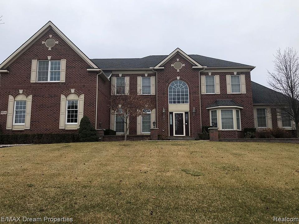 1st image of 46616 Pinehurst Cir