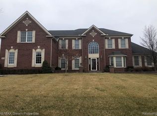 46616 Pinehurst Cir, Northville, MI 48168