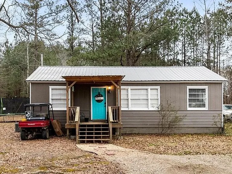 8906 Lee Road 146 — Photo 2