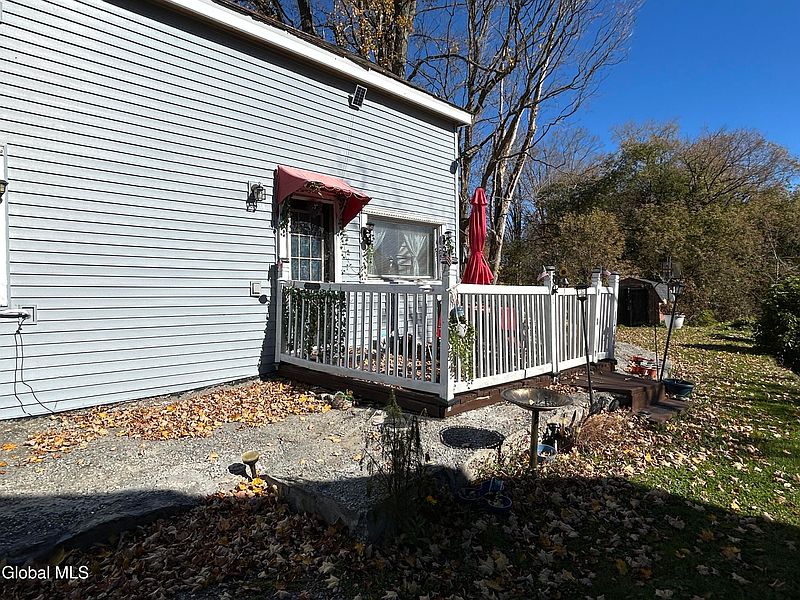 3rd image of 14 Lower Turnpike Road