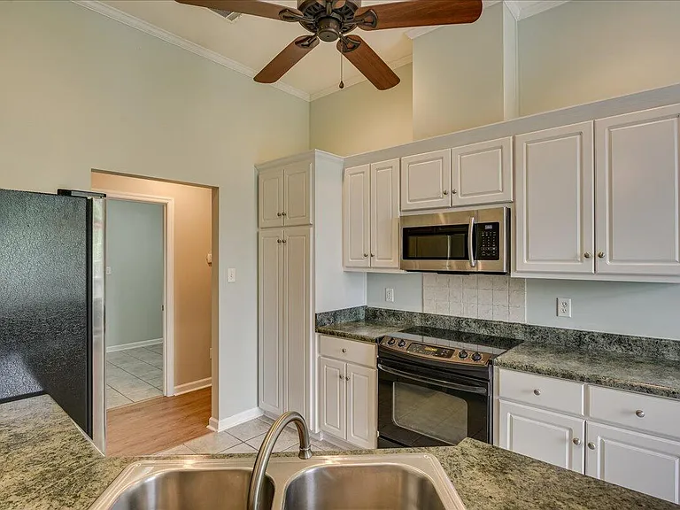 800 Cotswold Ct — Photo 14