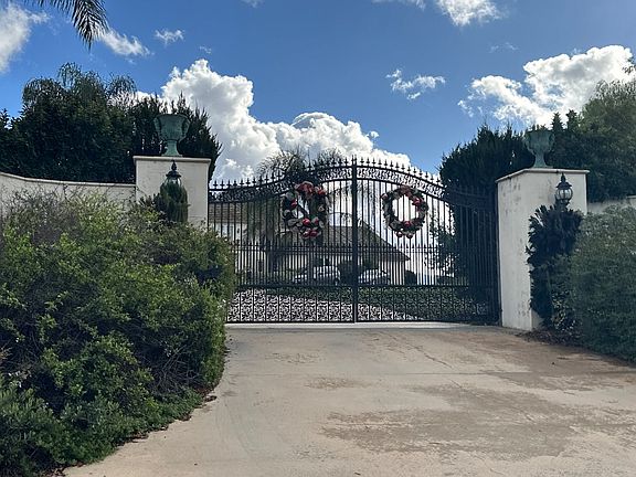 3rd image of 43596 Manzano Dr