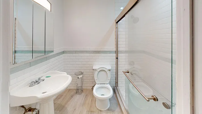 Rented by Heights Realty Advisors | media 7