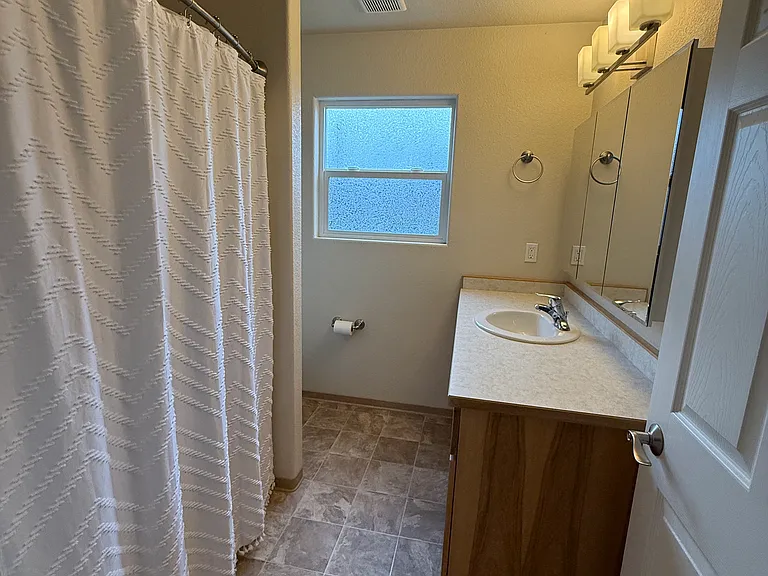 1079 Hilltop Dr — Photo 15