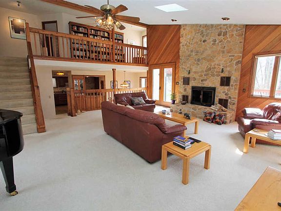 4th image of 57 Lancelot Ct