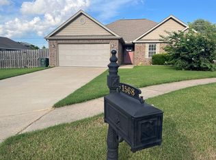 1568 N Oakhaven Pl, Fayetteville, AR 72704