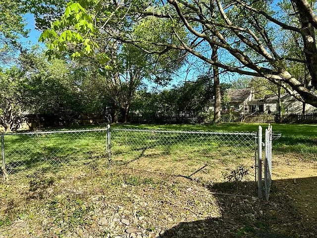 8600 Perry Rd — Photo 17