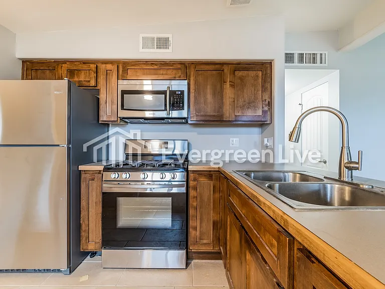7034 S Leary Dr — Photo 2
