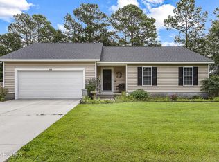 106 Camellia Creek Dr, Richlands, NC 28574